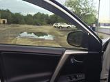 Toyota RAV4 2015 года за 14 400 000 тг. в Семей – фото 2