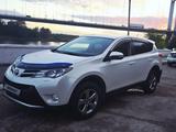 Toyota RAV4 2015 года за 14 400 000 тг. в Семей
