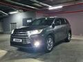 Toyota Highlander 2018 годаfor18 300 000 тг. в Алматы