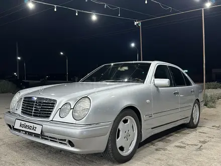 Mercedes-Benz E 320 1995 года за 2 900 000 тг. в Актау