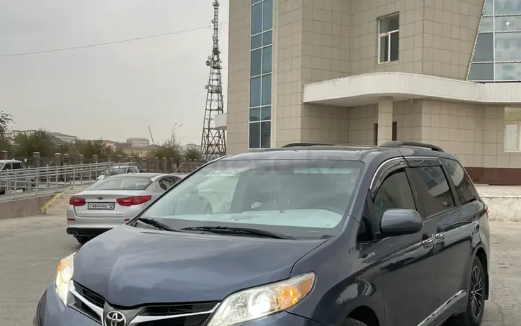 Toyota Sienna 2017 годаfor11 000 000 тг. в Мангистау