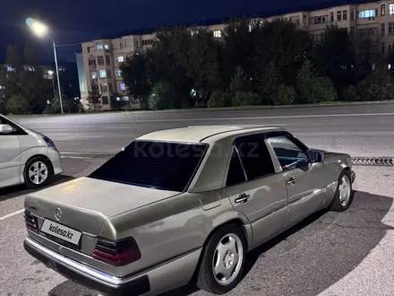 Mercedes-Benz E 230 1992 года за 1 250 000 тг. в Тараз – фото 4