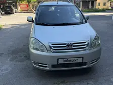 Toyota Avensis Verso, 2001