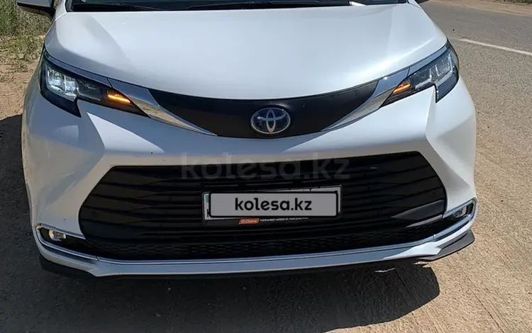 Toyota Sienna 2021 года за 21 000 000 тг. в Астана