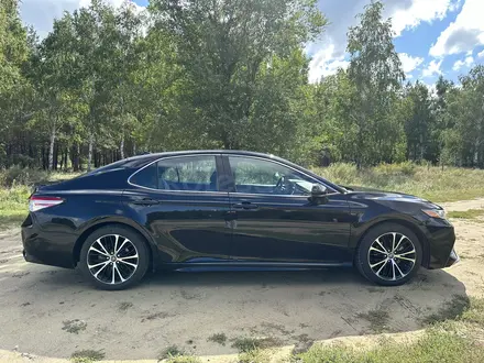 Toyota Camry 2020 года за 12 700 000 тг. в Костанай – фото 2