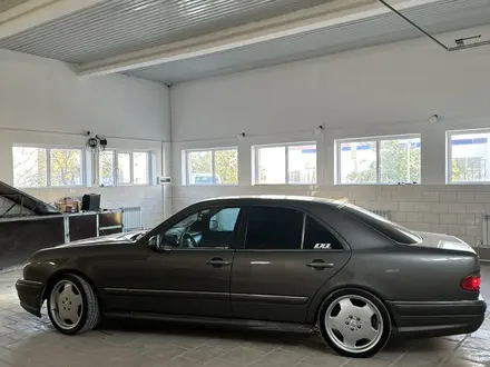 Mercedes-Benz E 320 1995 года за 4 800 000 тг. в Актау – фото 5