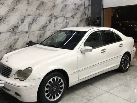 Mercedes-Benz C 200 2001 года за 3 000 000 тг. в Алматы