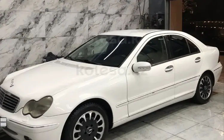 Mercedes-Benz C 200 2001 года за 3 000 000 тг. в Алматы