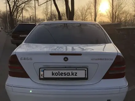 Mercedes-Benz C 200 2001 года за 3 000 000 тг. в Алматы – фото 2