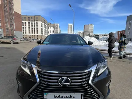 Lexus ES 300h 2013 года за 9 900 000 тг. в Астана – фото 2