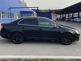 Volkswagen Jetta 2005 года за 2 200 000 тг. в Алматы – фото 4