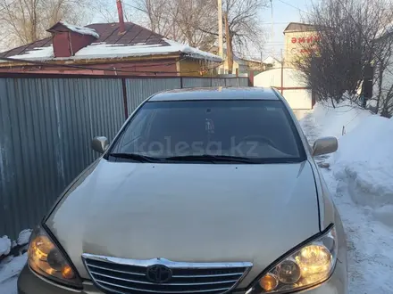 Toyota Camry 2004 года за 4 000 000 тг. в Актобе – фото 2