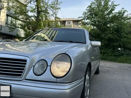Mercedes-Benz E 280 1998 года за 3 300 000 тг. в Алматы – фото 2