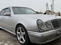 Mercedes-Benz E 430 1999 годаүшін4 724 166 тг. в Актау – фото 2