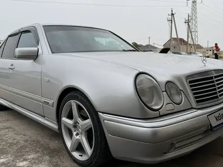 Mercedes-Benz E 430 1999 года за 4 724 166 тг. в Актау – фото 2