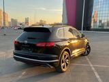 Volkswagen Touareg 2022 года за 32 500 000 тг. в Астана – фото 2