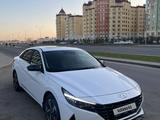 Hyundai Elantra 2022 года за 11 990 000 тг. в Астана