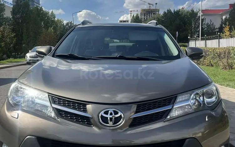 Toyota RAV4 2015 года за 10 900 000 тг. в Астана