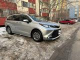 Toyota Sienna 2021 года за 29 500 000 тг. в Алматы