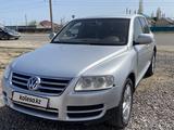 Volkswagen Touareg 2003 года за 5 500 000 тг. в Актобе – фото 4