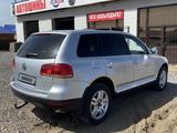 Volkswagen Touareg 2003 года за 5 500 000 тг. в Актобе – фото 3