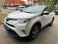 Toyota RAV4 2018 года за 11 200 000 тг. в Астана – фото 2