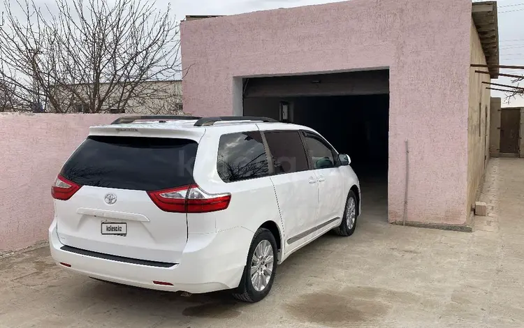 Toyota Sienna 2015 года за 8 800 000 тг. в Жанаозен