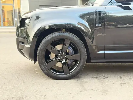 Land Rover Defender X-Dynamic SE 2026 года за 76 695 000 тг. в Алматы – фото 13