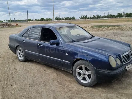 Mercedes-Benz E 220 1996 года за 1 000 000 тг. в Жезказган – фото 2