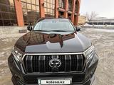 Toyota Land Cruiser Prado 2022 года за 35 200 000 тг. в Актобе – фото 2