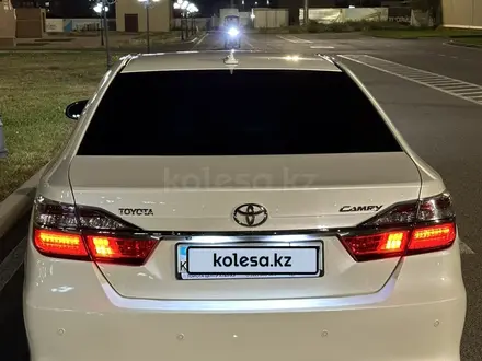 Toyota Camry 2015 года за 11 900 000 тг. в Атырау – фото 7