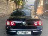 Volkswagen Passat 2005 года за 4 000 000 тг. в Алматы