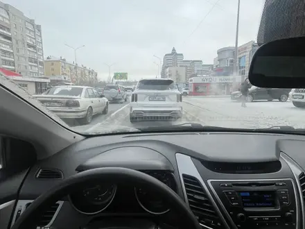 Hyundai Elantra 2015 года за 6 500 000 тг. в Семей – фото 4