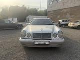 Mercedes-Benz E 230 1997 года за 2 050 000 тг. в Караганда – фото 2