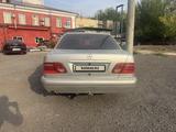 Mercedes-Benz E 230 1997 года за 2 050 000 тг. в Караганда – фото 4