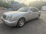 Mercedes-Benz E 230 1997 года за 2 050 000 тг. в Караганда
