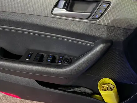 Hyundai Sonata 2015 года за 3 000 000 тг. в Караганда – фото 13