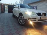 Volkswagen Touareg 2006 года за 7 000 000 тг. в Алматы – фото 2