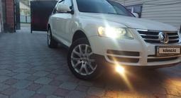 Volkswagen Touareg 2006 года за 7 000 000 тг. в Алматы – фото 2