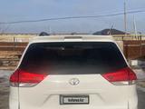 Toyota Sienna 2013 года за 7 800 000 тг. в Атырау – фото 2