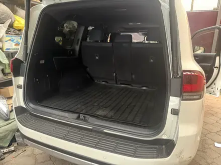 Toyota Land Cruiser 2022 года за 29 950 000 тг. в Алматы – фото 2