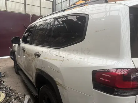 Toyota Land Cruiser 2022 года за 29 950 000 тг. в Алматы – фото 5