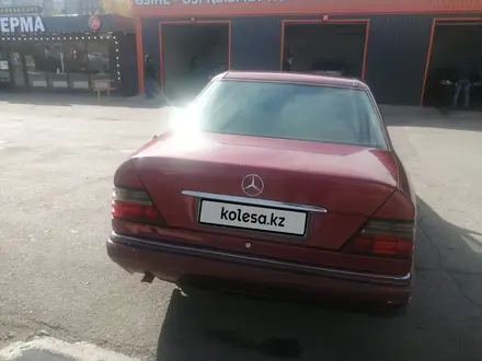 Mercedes-Benz E 220 1993 года за 2 000 000 тг. в Астана – фото 7