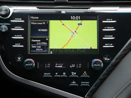 Toyota Camry 2019 года за 14 290 000 тг. в Алматы – фото 19