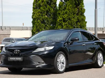 Toyota Camry 2019 года за 14 290 000 тг. в Алматы – фото 2