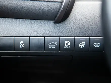 Toyota Camry 2019 года за 14 290 000 тг. в Алматы – фото 20
