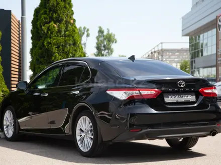 Toyota Camry 2019 года за 14 290 000 тг. в Алматы – фото 3