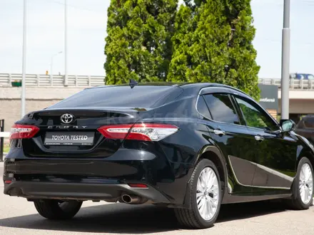 Toyota Camry 2019 года за 14 290 000 тг. в Алматы – фото 7