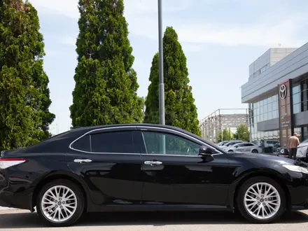 Toyota Camry 2019 года за 14 290 000 тг. в Алматы – фото 8