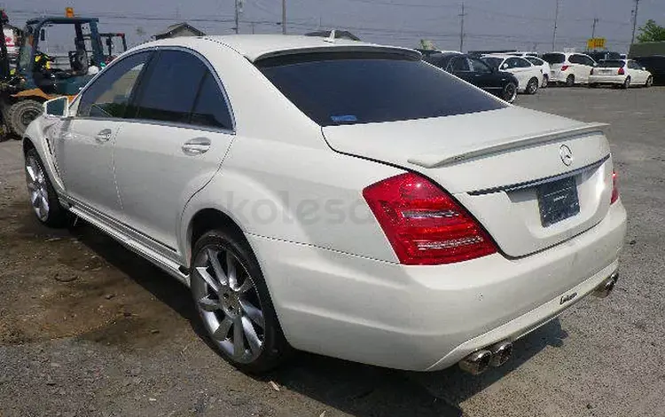 Крышка багажника на Мерседес W221 S350 за 3 000 тг. в Алматы